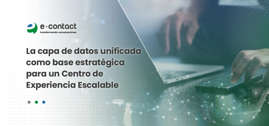 Manos interactuando con dispositivos digitales, simbolizando la gestión de una capa de datos unificada para optimizar la experiencia del cliente. Logo e.contact.